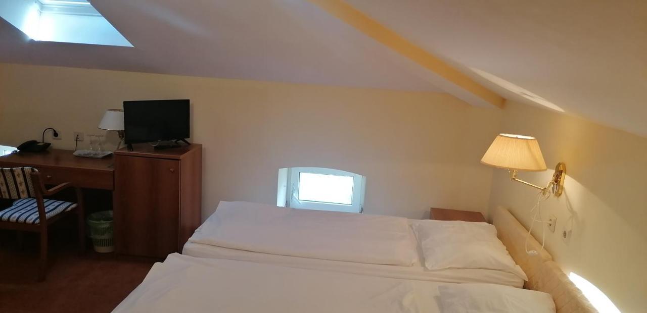 קריקווניצה Hotel Vila Ruzica- Glavna Zgrada I Depandanse מראה חיצוני תמונה