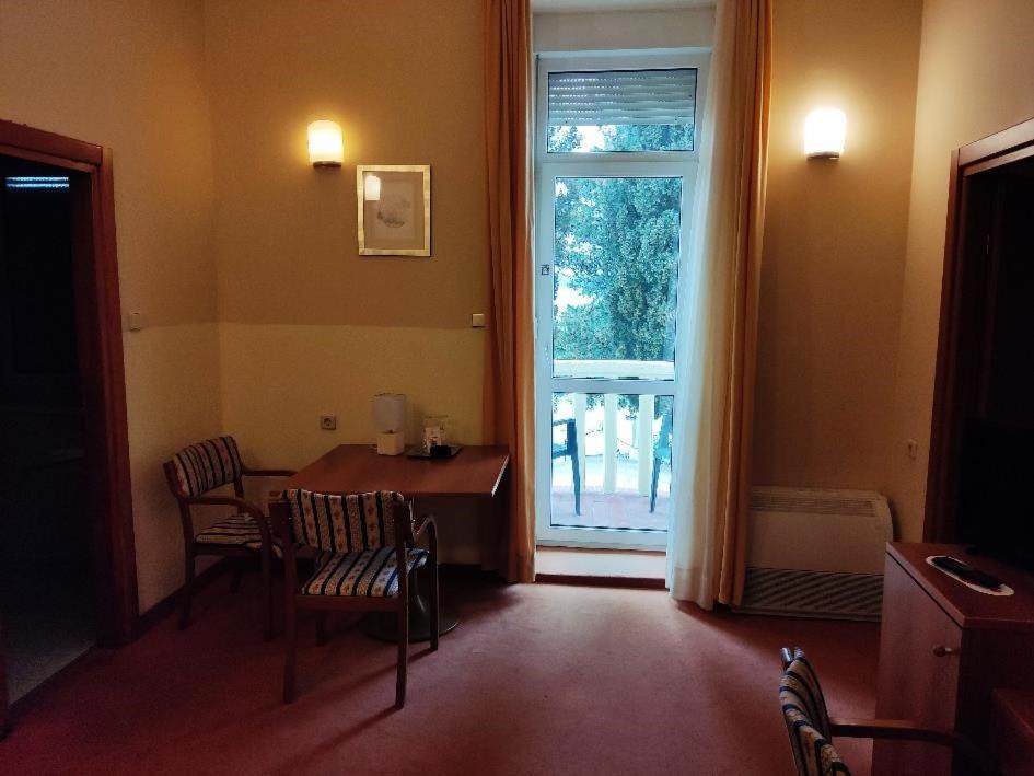 קריקווניצה Hotel Vila Ruzica- Glavna Zgrada I Depandanse מראה חיצוני תמונה