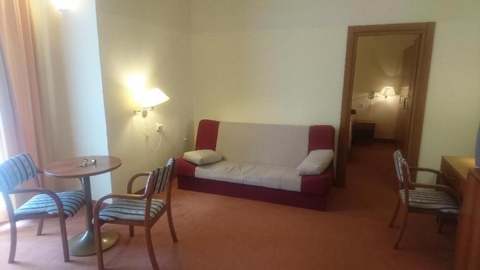 קריקווניצה Hotel Vila Ruzica- Glavna Zgrada I Depandanse מראה חיצוני תמונה