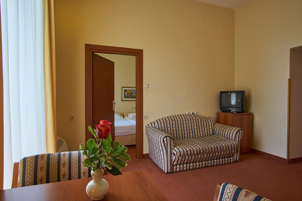 קריקווניצה Hotel Vila Ruzica- Glavna Zgrada I Depandanse מראה חיצוני תמונה