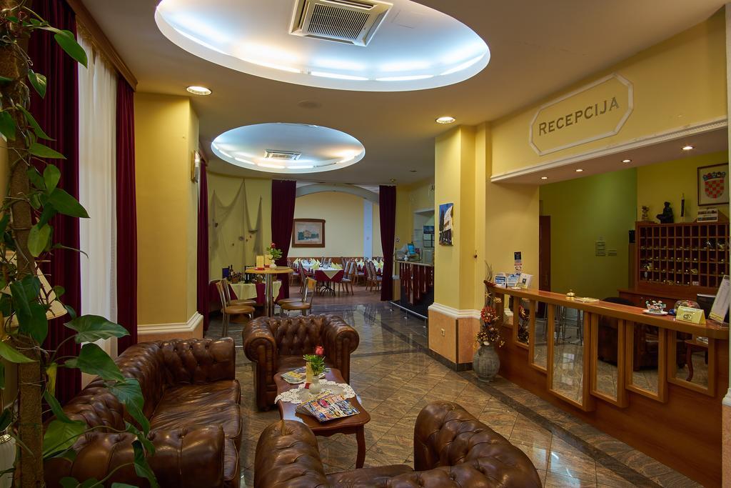 קריקווניצה Hotel Vila Ruzica- Glavna Zgrada I Depandanse מראה חיצוני תמונה
