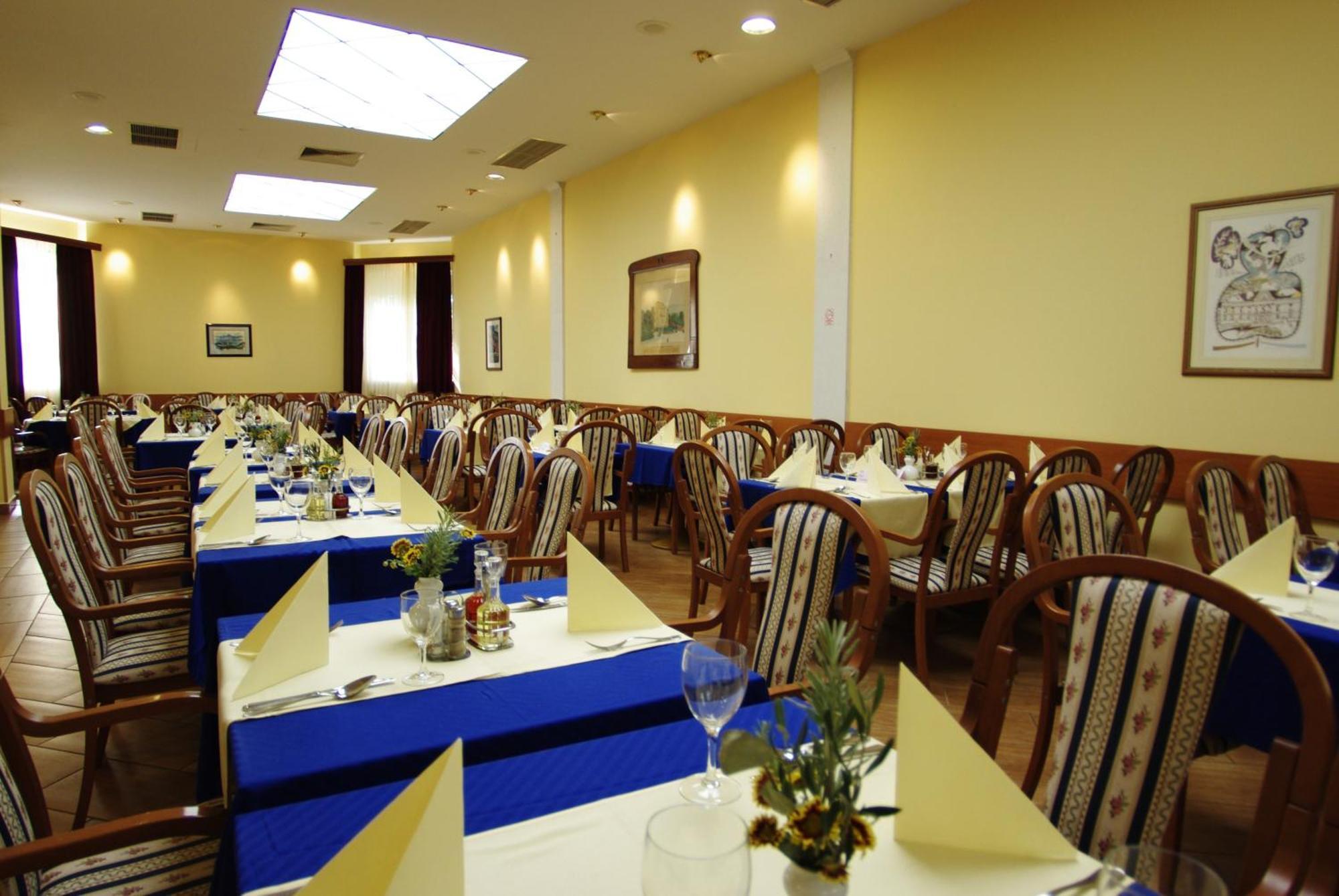 קריקווניצה Hotel Vila Ruzica- Glavna Zgrada I Depandanse מראה חיצוני תמונה