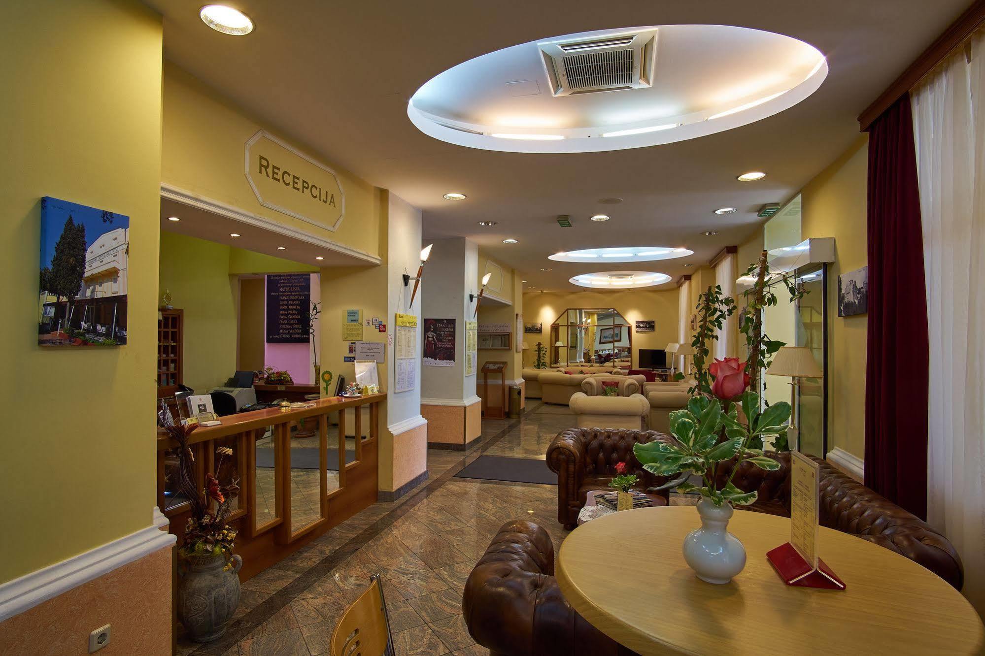 קריקווניצה Hotel Vila Ruzica- Glavna Zgrada I Depandanse מראה חיצוני תמונה