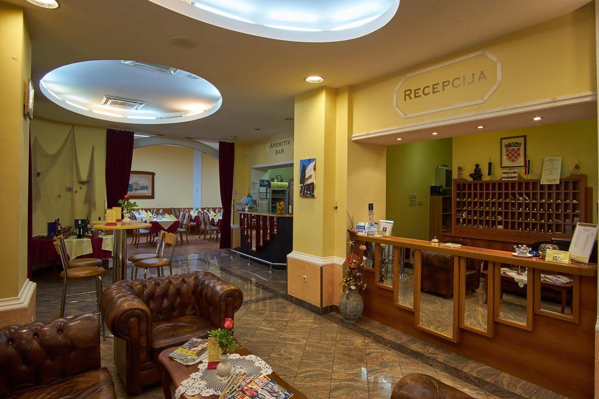 קריקווניצה Hotel Vila Ruzica- Glavna Zgrada I Depandanse מראה חיצוני תמונה