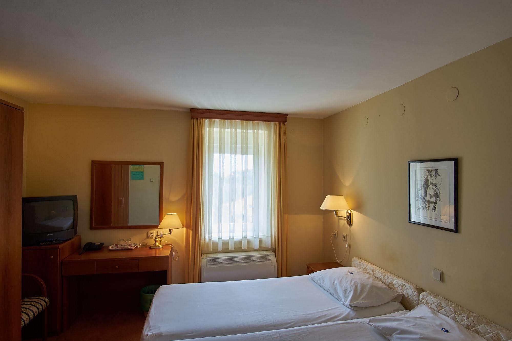 קריקווניצה Hotel Vila Ruzica- Glavna Zgrada I Depandanse מראה חיצוני תמונה