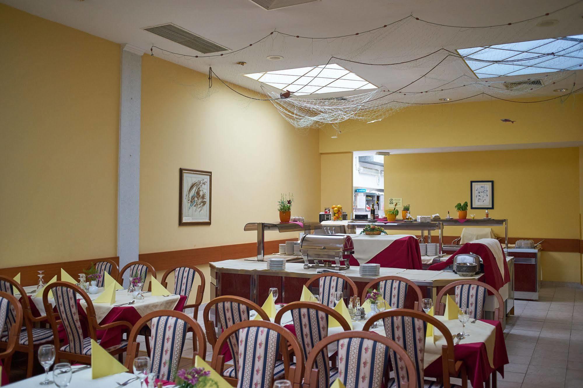 קריקווניצה Hotel Vila Ruzica- Glavna Zgrada I Depandanse מראה חיצוני תמונה