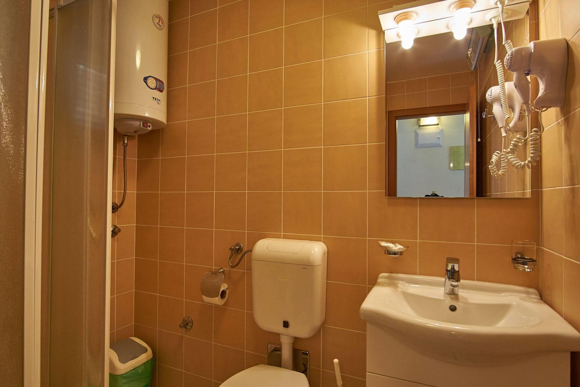 קריקווניצה Hotel Vila Ruzica- Glavna Zgrada I Depandanse מראה חיצוני תמונה
